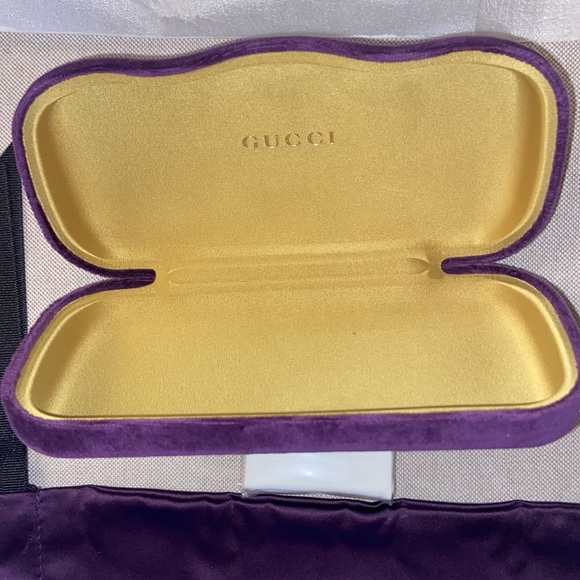 GUCCI  sunglasses case, pouch and cleaning tissue. main image 5